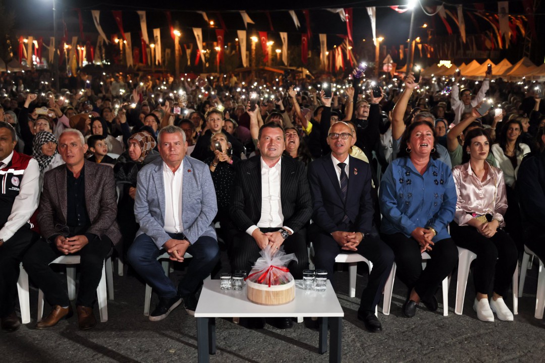   Vatandaşların yoğun katılımıyla Sayalar Kırmızı Biber Şenliği düzenlendi