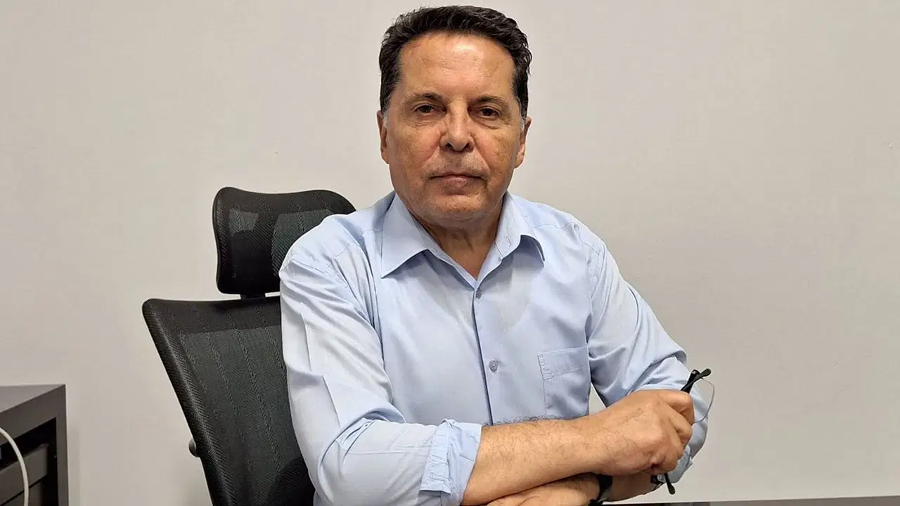 Ahmet Özer ‘Kent Uzlaşısı’ Davasından Tahliye Edildi, Ancak İBB Soruşturması Nedeniyle Cezaevinde Kalacak