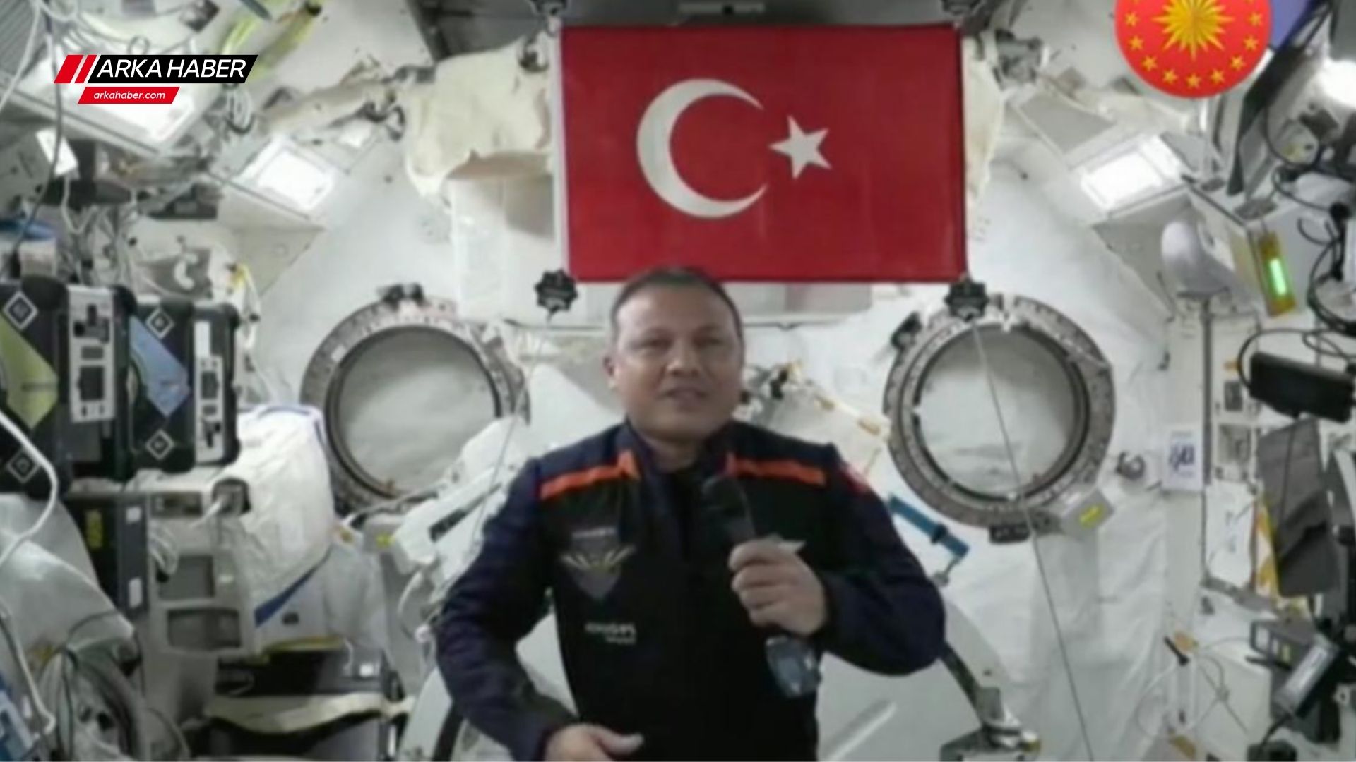 CUMHURBAŞKANI ERDOĞAN, ULUSLARARASI UZAY İSTASYONU'NA GİDEN İLK TÜRK ASTRONOT ALPER GEZERAVCI İLE GÖRÜŞTÜ