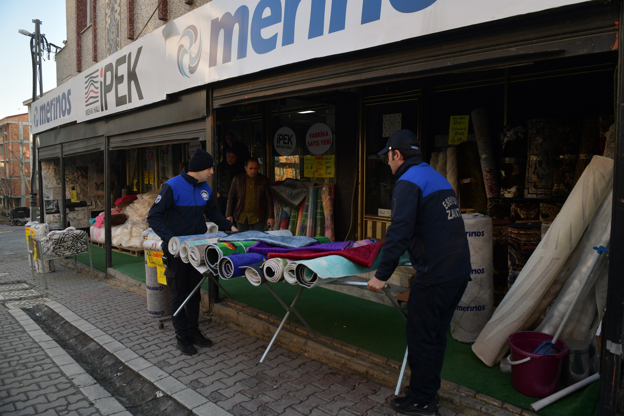 Esenyurt Belediyesi'nden Kaldırım İşgallerine Karşı Harekât