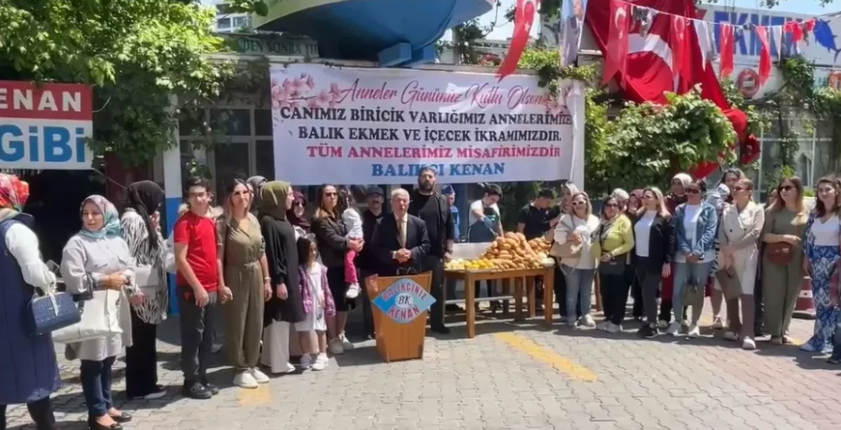 Balıkçı Kenan'dan Anneler Günü'ne Özel Jest: Yüzlerce Anne Ücretsiz Balık Ekmekle Taçlandı!