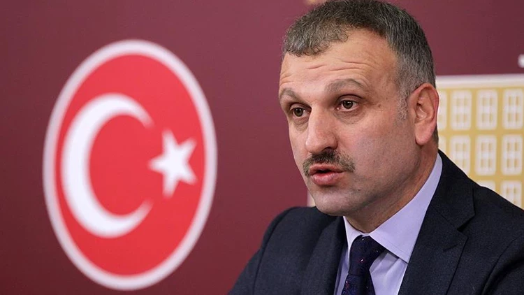 Saral’dan mahkeme görüntülerine tepki: “Bu kalıpsıza bu şovları kim yaptırıyor?”